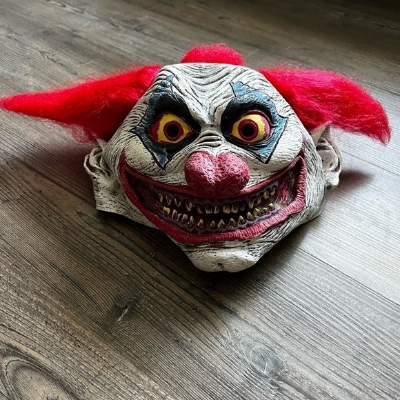 Giggles the Clown Creepy Clown Latex Mask Pull On Halloween Costume Party - Picture 2 of 9